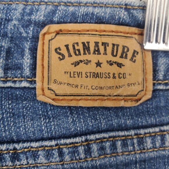 Levi Signature Jean Low Rise Bootcut Stitched Back Pockets Misses Size 4 - Picture 7 of 8